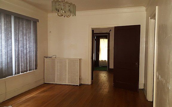 3rd image of 5846 W Superior St