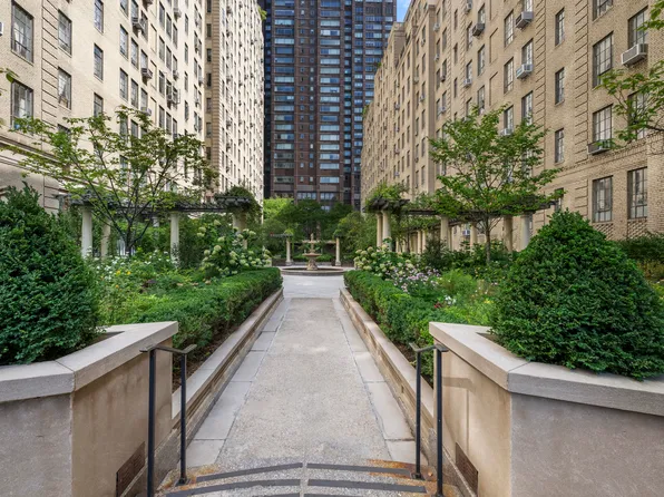 350 West 57th Street image 21 of 22