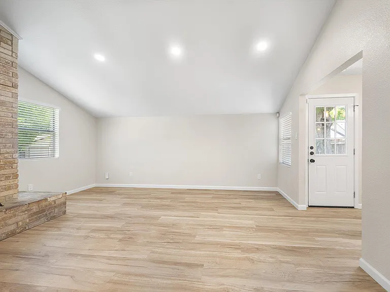 10300 E Rutland Vlg — Photo 26
