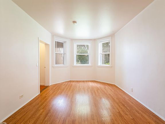 2nd image of 3342 N Hamlin Ave #G