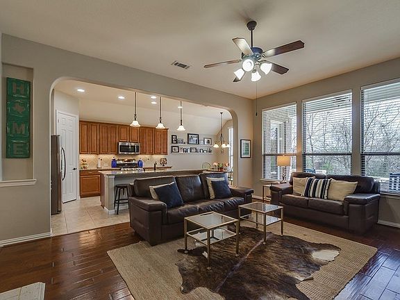 4th image of 412 Park Meadow Ln