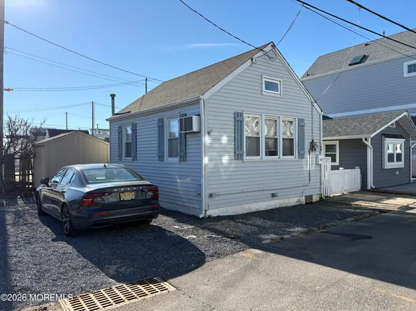 10 W Rutherford Lane, Lavallette, NJ 08735