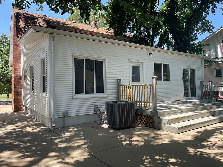 1042 N Amidon Ave — Photo 29