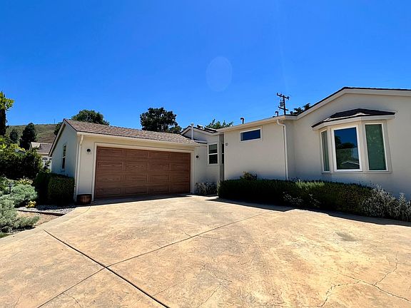 2nd image of 10 Quinta Vista Dr