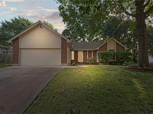 14229 S Raintree Dr, Olathe, KS 66062