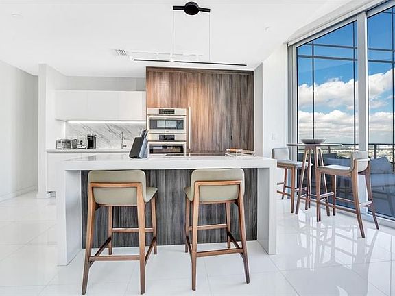 3rd image of 851 NE 1st Ave #2202