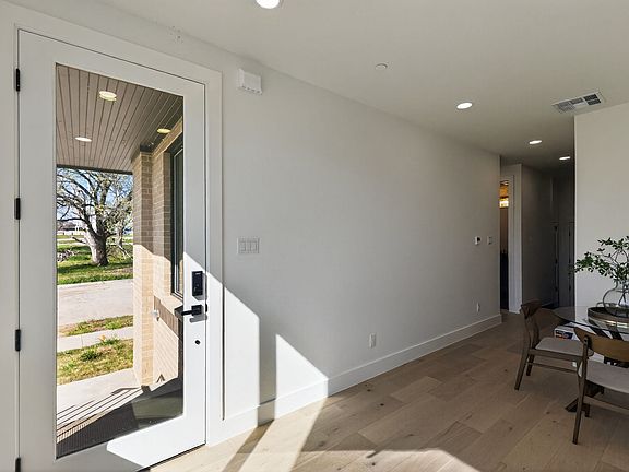2nd image of 400 Vista Buena Trl