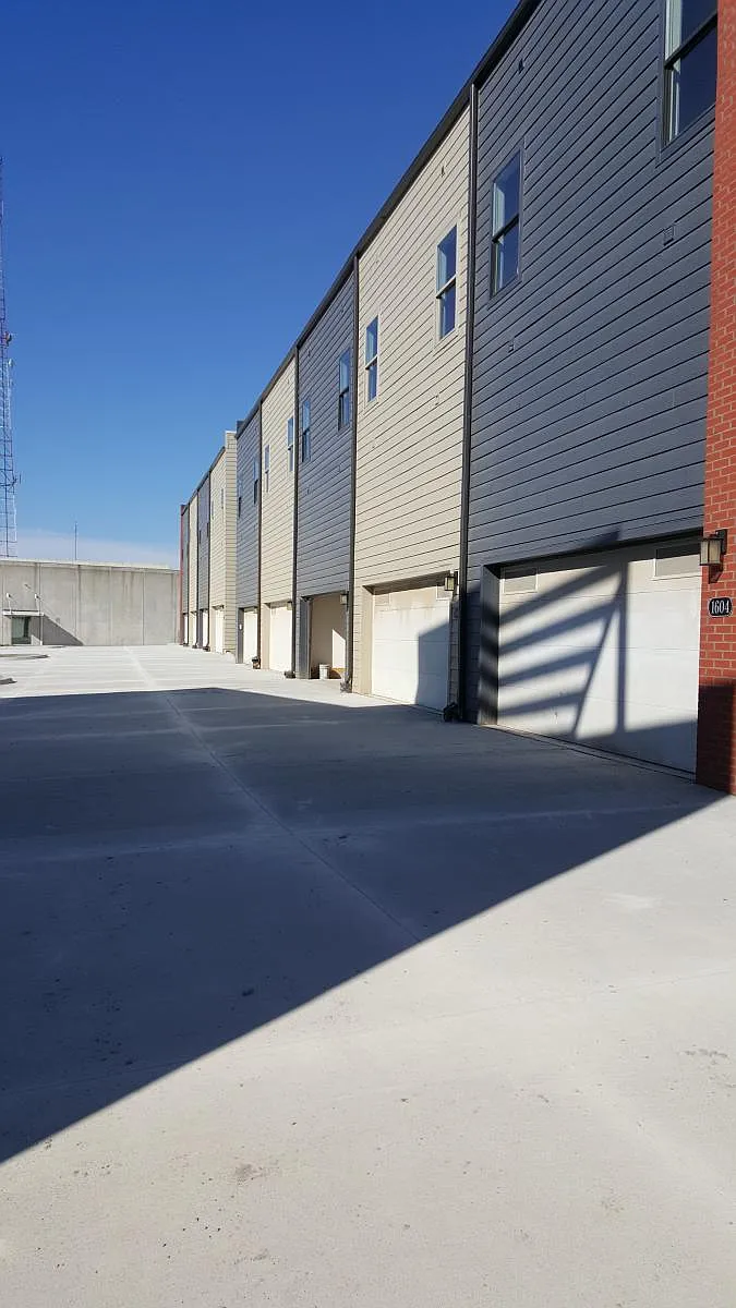 Rear garage - 1614 Ingersoll Ave