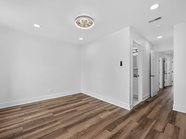 807 N 42nd St — Photo 15