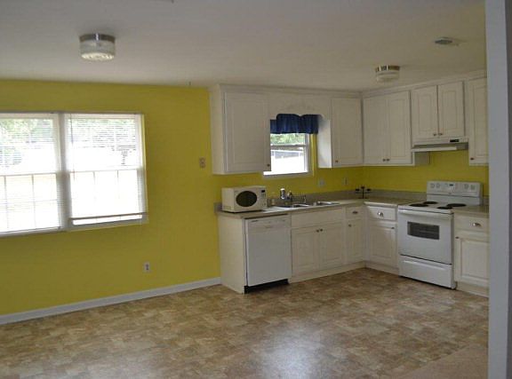 3rd image of 2395 Richwood Dr