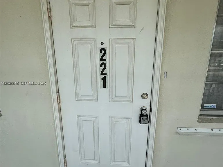 221 Kent M #221 — Photo 23