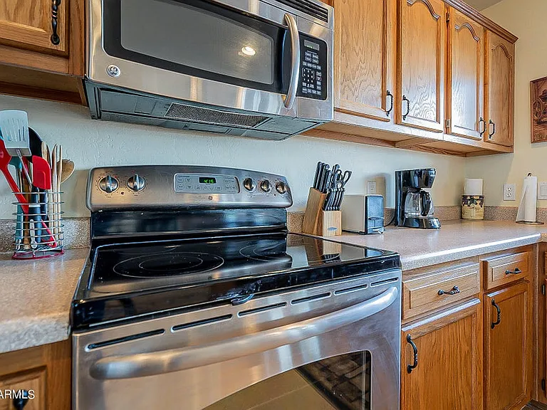1105 N Cota Ln — Photo 22