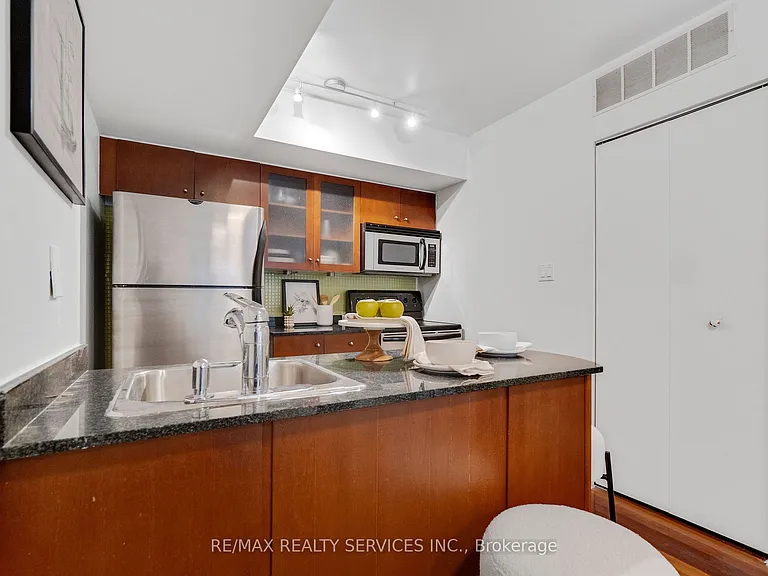 38 Western Battery Rd #632 — Photo 7