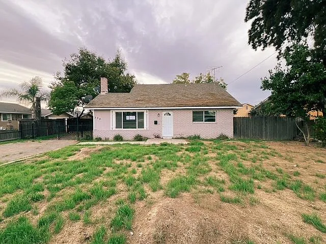 332 Hinkley Ave photo 1