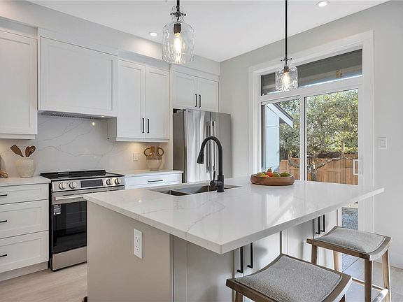 2nd image of 6004 Nelson Rd #106