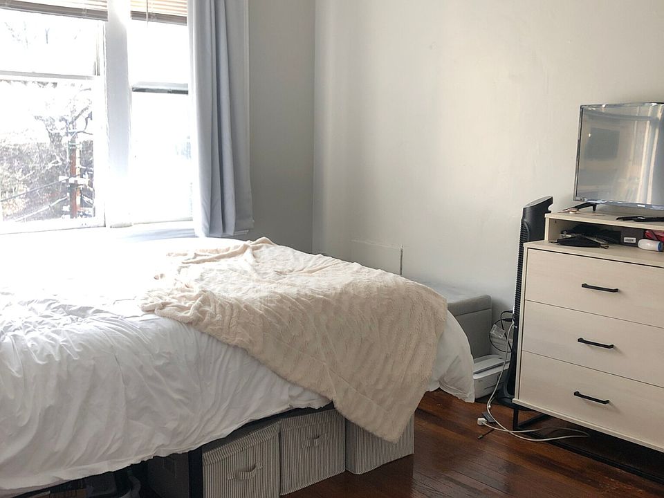 1st image of 447 Park Dr APT 1B