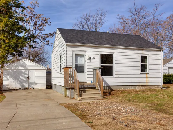 2606 Cambridge St, Des Moines, IA 50313