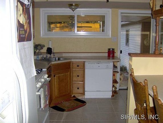 5th image of 2921 Wayne Ave
