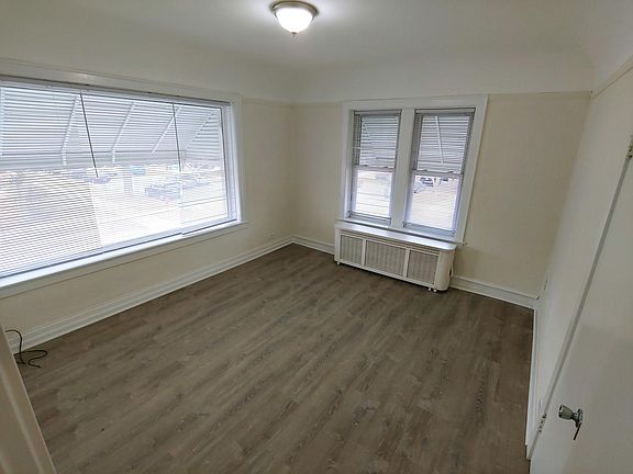 3rd image of 5805 W Barry Ave #2E