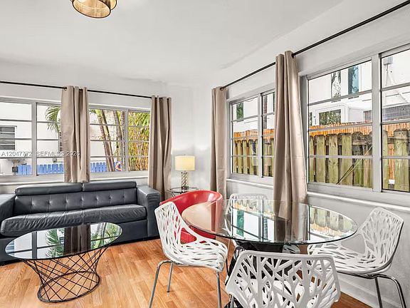 5th image of 1032 Michigan Ave #C