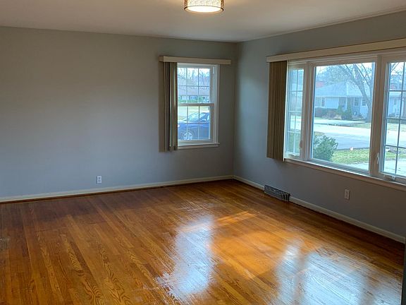 5th image of 318 Meadow Ln