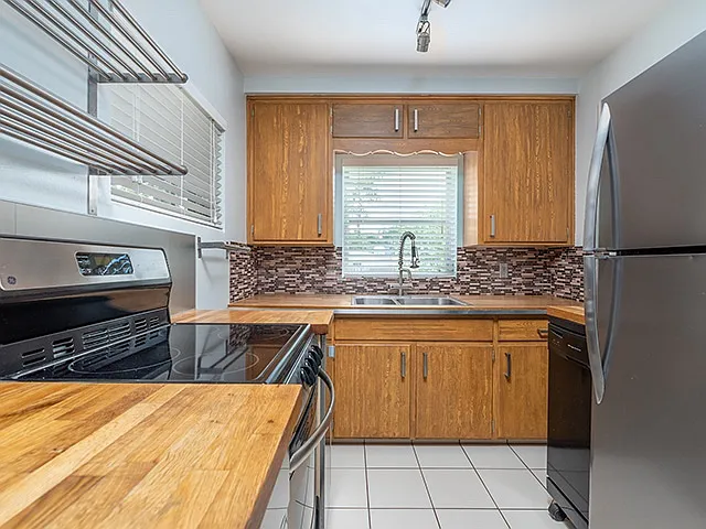 1451 Oneco Ave — Photo 9
