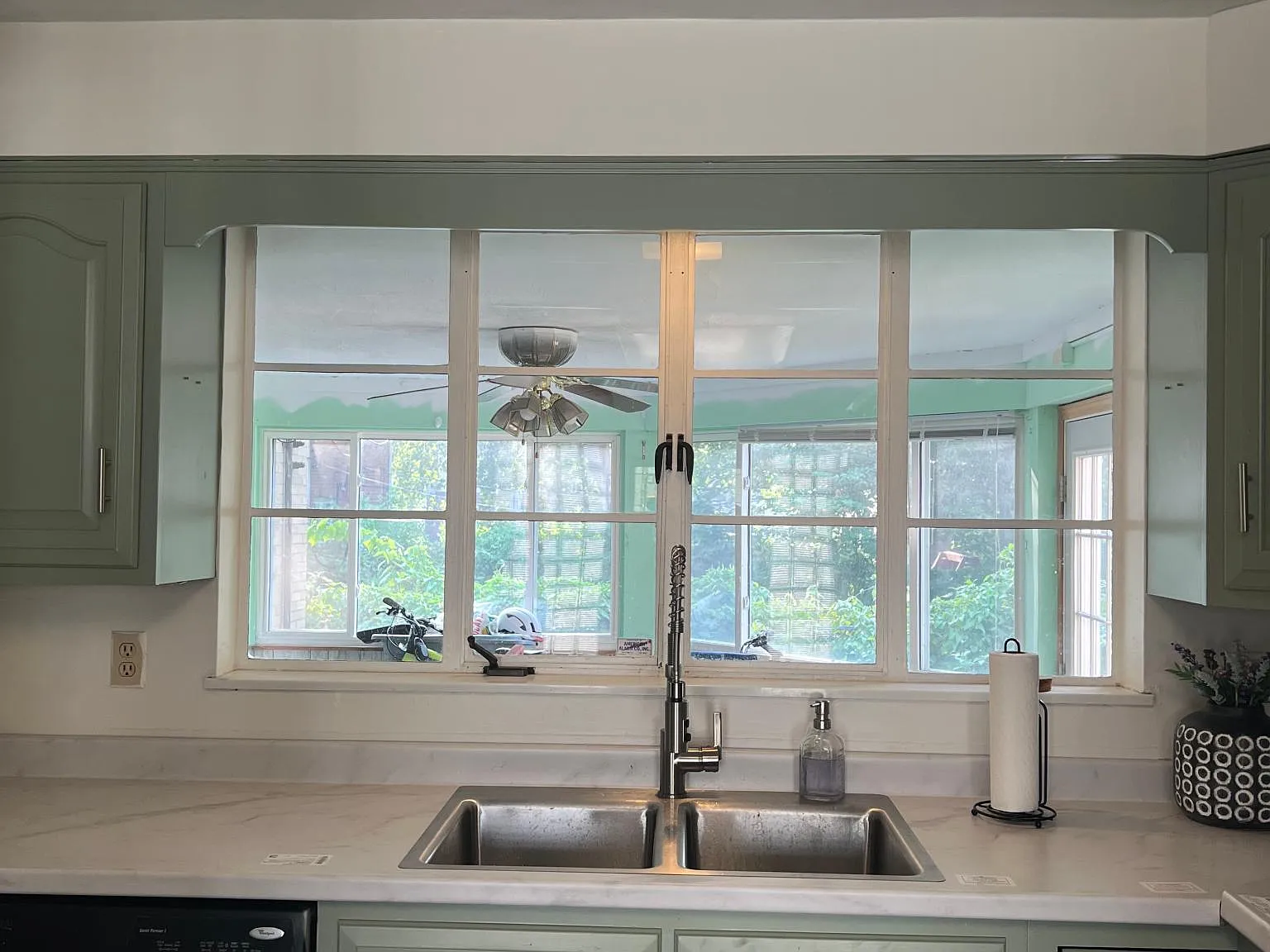 402 W Hampton Dr — Photo 4