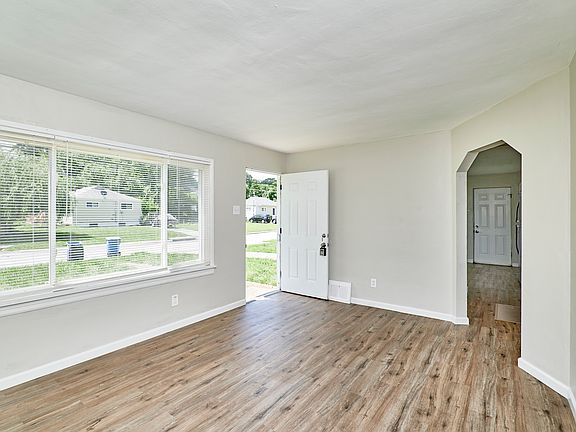 4th image of 8503 Betty Lee Ave