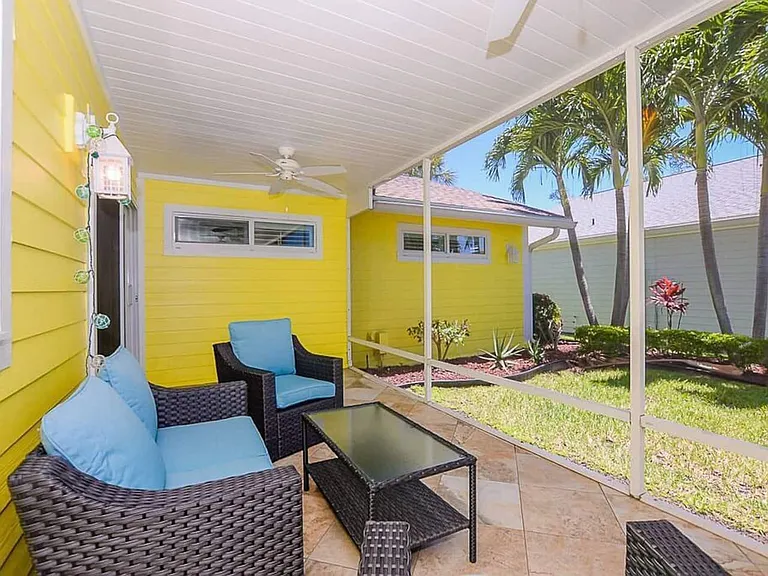 4031 NE Breakwater Dr — Photo 37