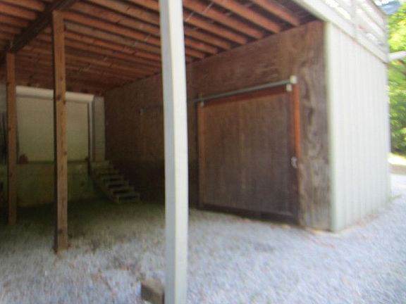 2nd image of 39 Hickory Hill Dr