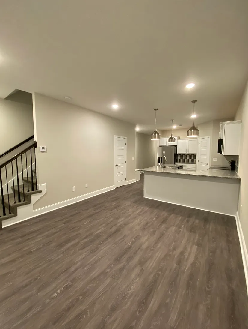 1040 Glenkirk Drive - H — Photo 4