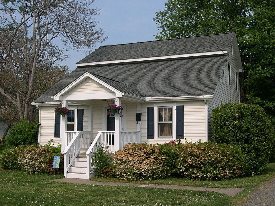 1st image of 113 Hoyt St
