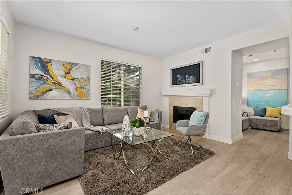 2 bed, 1383 sqft, $3,350 — Photo 4