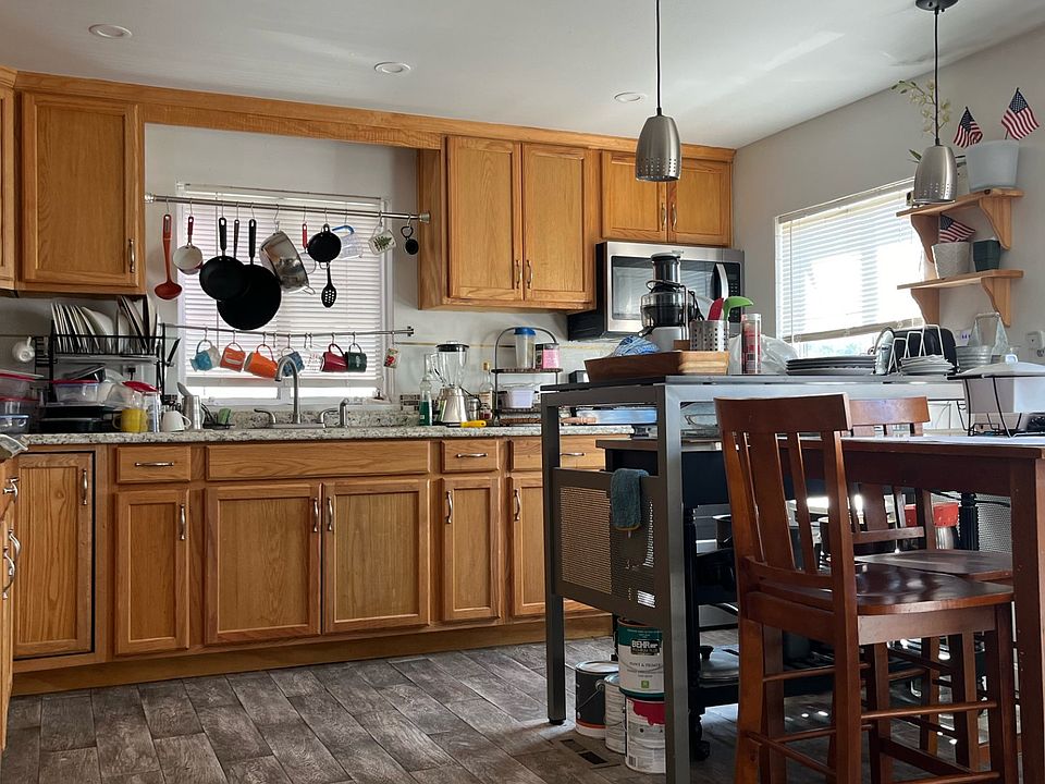 2nd image of 92 Grant St Floor 2