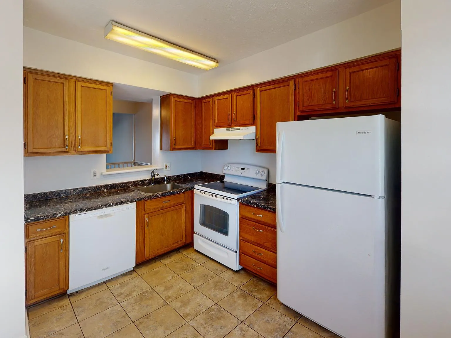 3 bed, 1976 sqft, $2,200 — Photo 3