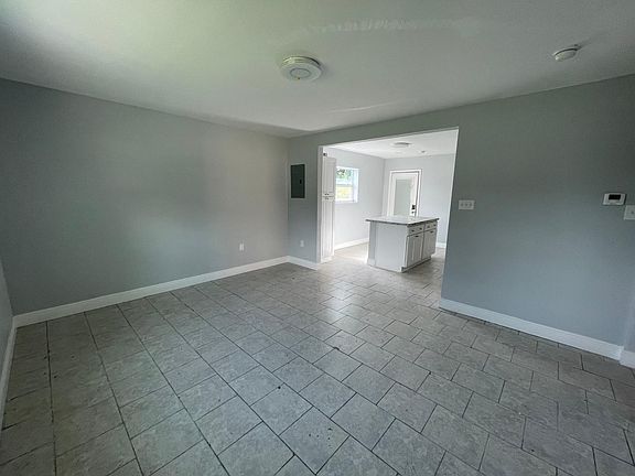 4th image of 1629 Grand St