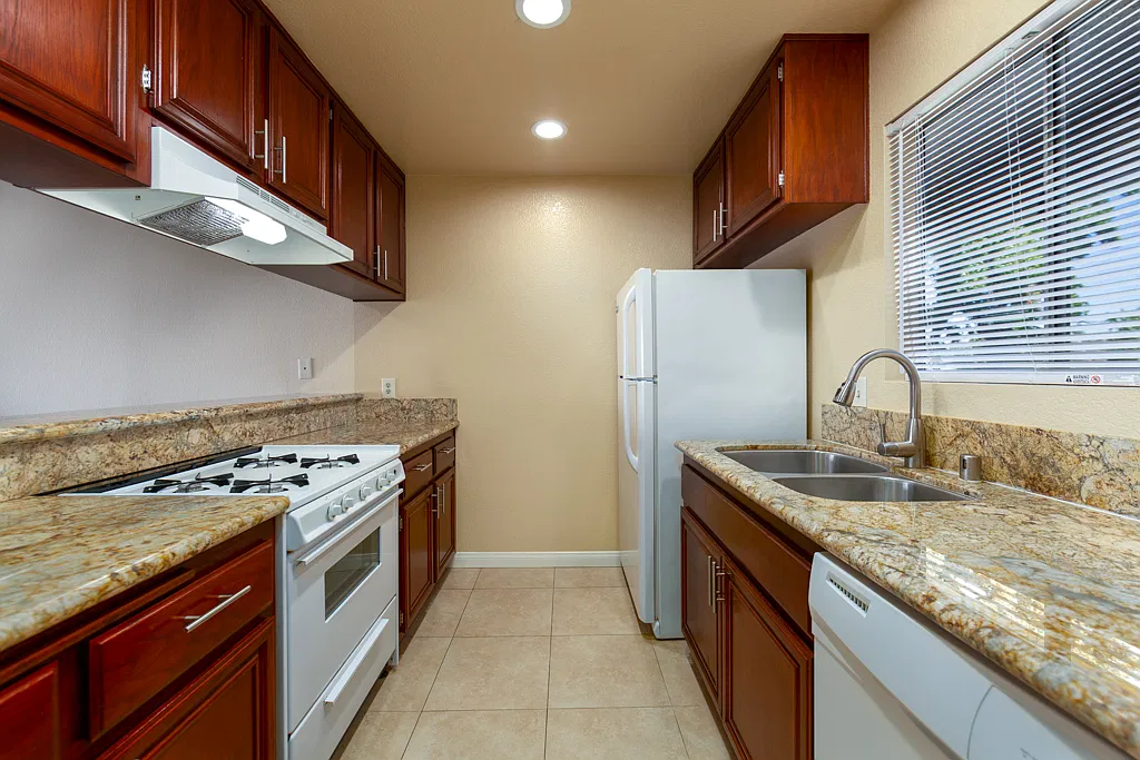 2 bed, 775 sqft, $2,295 — Photo 4