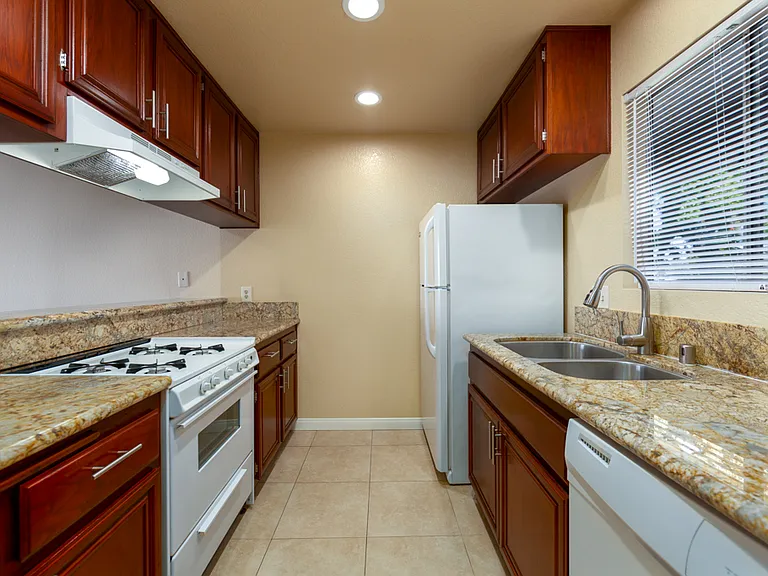 1635 Obispo Ave #D — Photo 3