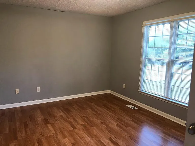 1112 Hadley Rd — Photo 11