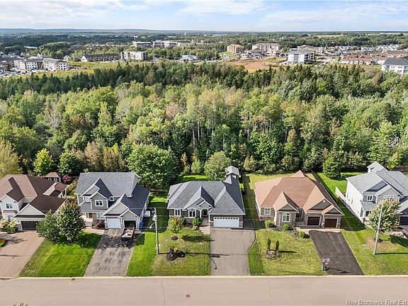 2nd image of 34 Valmont Cres