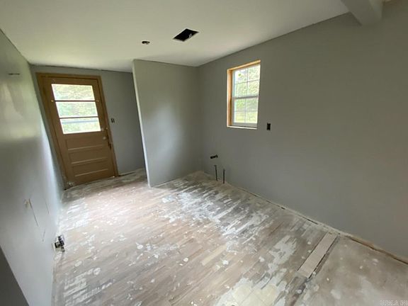 3rd image of 127 W Ouachita #581