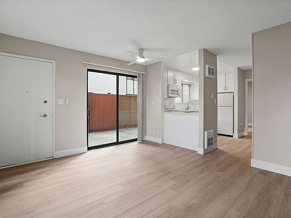 3rd image of 330 Golf Club Rd #2