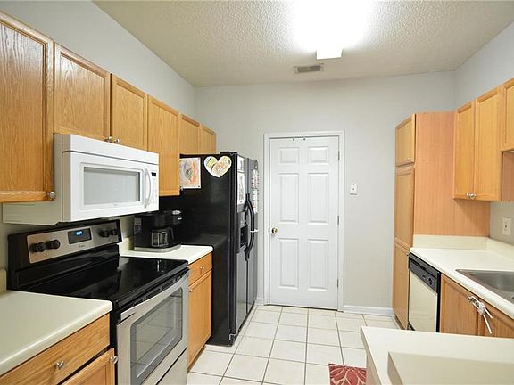 3rd image of 808 Vinings Forest Ln SE