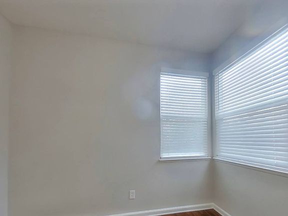 3rd image of 491 Falcon Dr