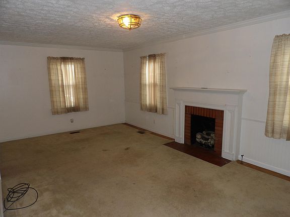 4th image of 2724 Jackson Ave