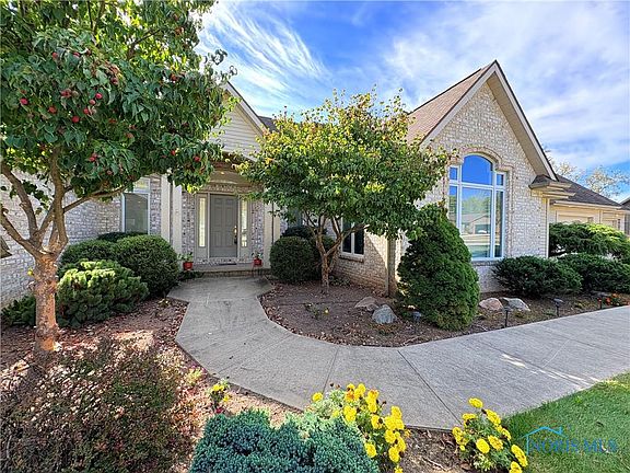3rd image of 107 Deerfield Cir