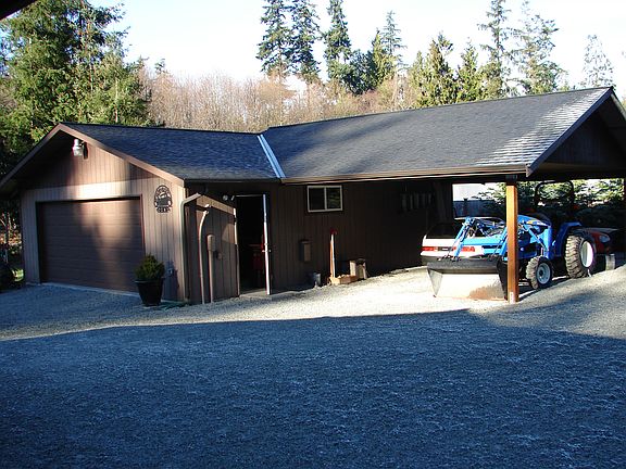 3rd image of 2556 Sandy Dr