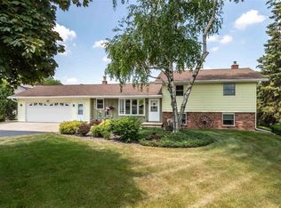 4824 Sportsman Dr, De Pere, WI 54115
