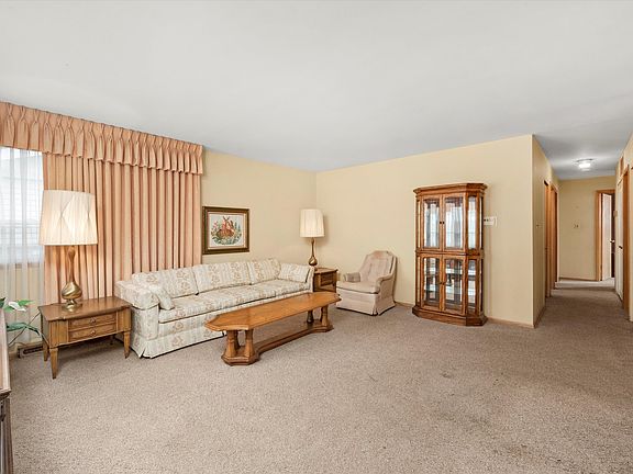3rd image of 5530 Parkview Ct