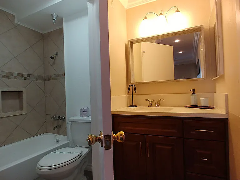 Five Star Suites — Photo 153